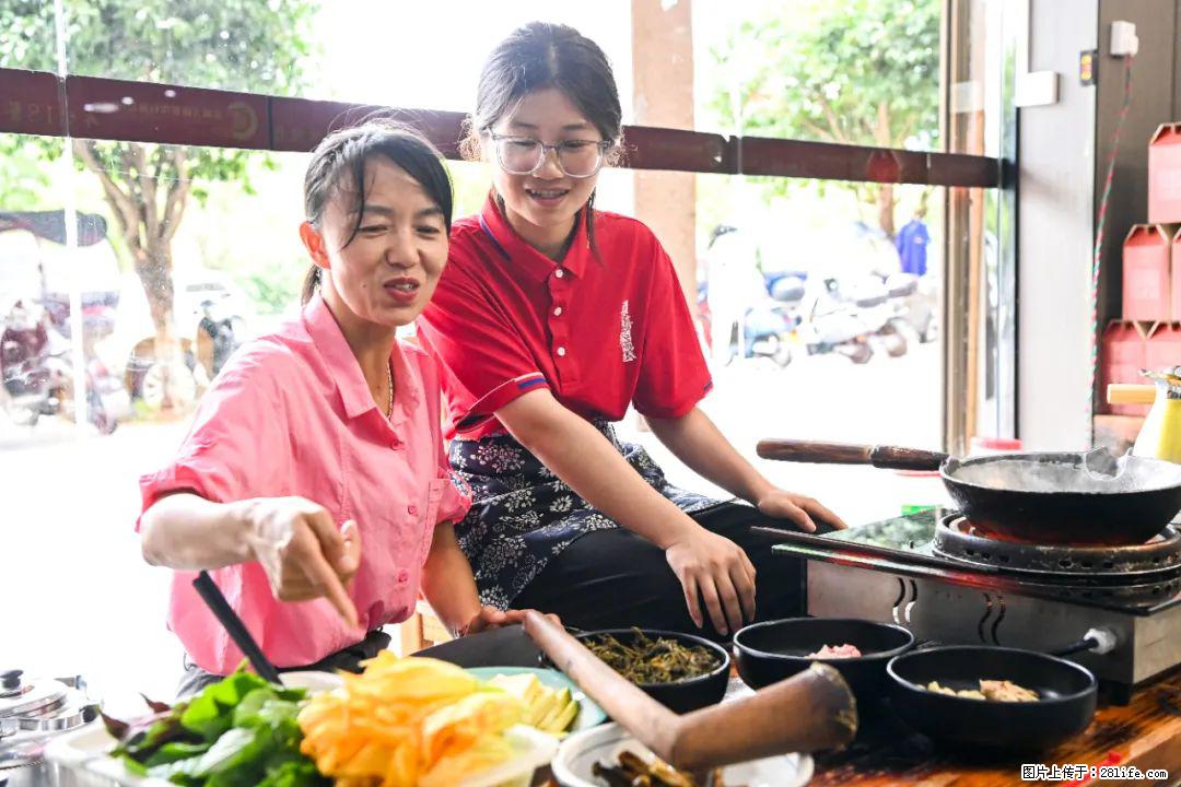 全网追的“扁担女孩”，找了一份暑假工，时薪12元 - 常德生活资讯 - 常德28生活网 changde.28life.net