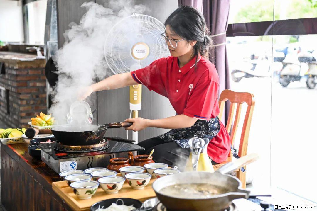 全网追的“扁担女孩”，找了一份暑假工，时薪12元 - 常德生活资讯 - 常德28生活网 changde.28life.net